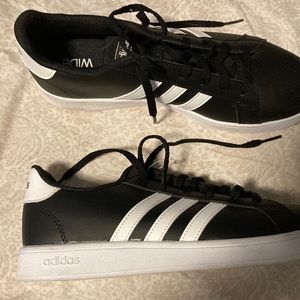 Brand new . Size 7 WIDE , fits like a 71/2 though.